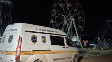 Lunaparkta Feci &Ouml;l&uuml;m! Oyun Aletinden D&uuml;şt&uuml;