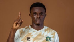 Ma&ccedil; d&ouml;n&uuml;ş&uuml; takım otob&uuml;s&uuml;ne silahlı saldırı: Gen&ccedil; futbolcu &ouml;ld&uuml;