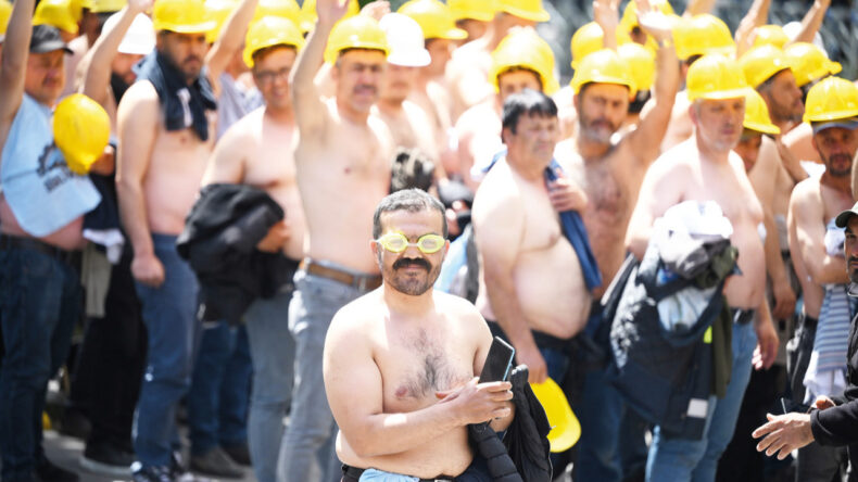 Madencilere polis barikatı