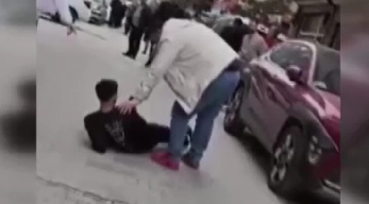 Mahallede &ccedil;ete k&acirc;busu! Tehdit ettikleri genci sokak ortasında vurdular