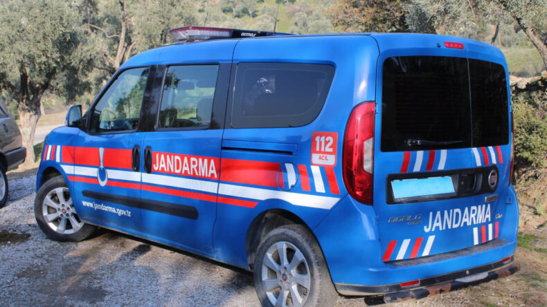 Mahallede ş&uuml;pheli &ouml;l&uuml;m: Vatandaşlar buldu