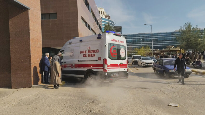 Mardin'de iki otomobil &ccedil;arpıştı: 6'sı &ccedil;ocuk 10 yaralı