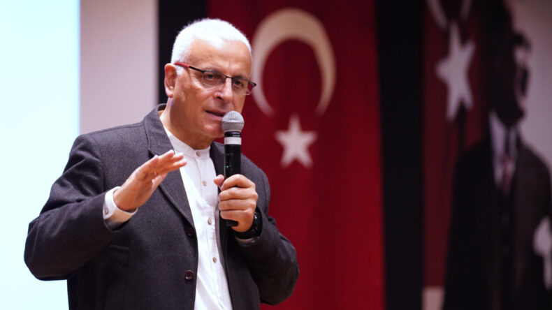 Merdan Yanardağ: Tele1'i peşkeş &ccedil;ekiyorlar