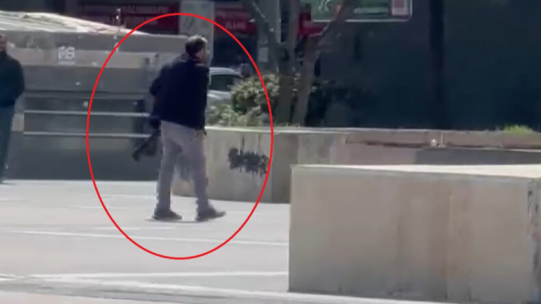 Meydan Ortasında Pompalı T&uuml;fekle Y&uuml;r&uuml;d&uuml;