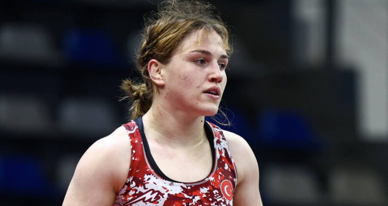 Milli g&uuml;reş&ccedil;i Beyza Nur Akkuş'tan bronz madalya!