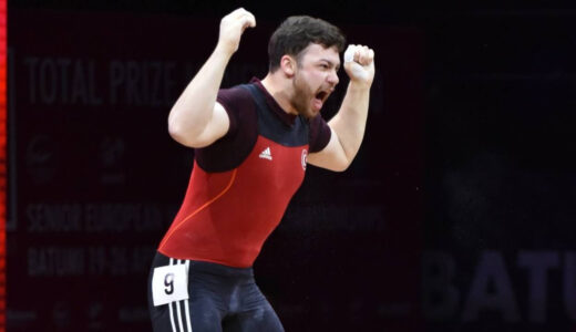 Milli Halterci Hakan Ş&uuml;kr&uuml; Kurnaz'dan Bronz Madalya