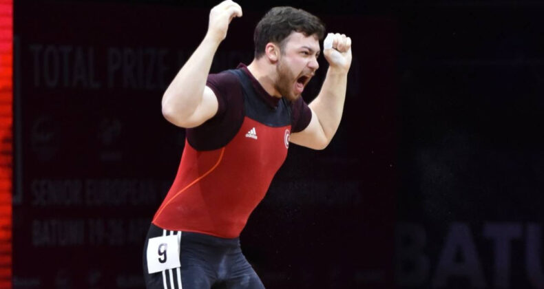 Milli Halterci Hakan Ş&uuml;kr&uuml; Kurnaz'dan Bronz Madalya