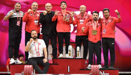 Milli halterci Muhammed Furkan &Ouml;zbek rekor kırdı: Avrupa şampiyonu oldu