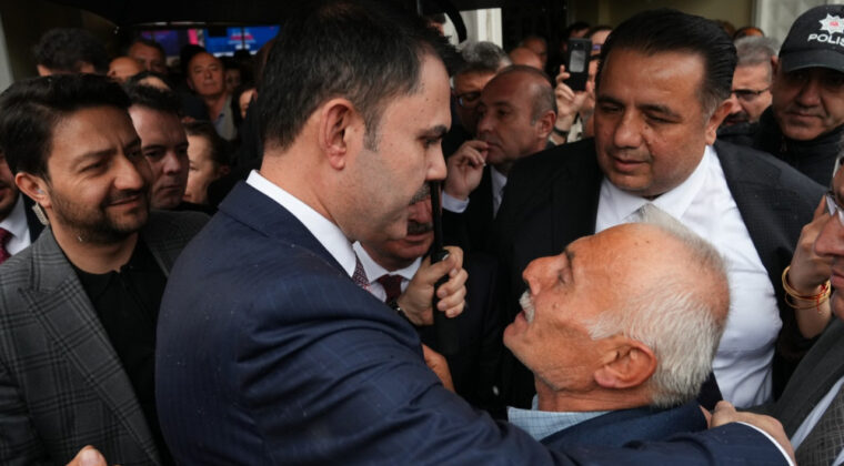 Murat Kurum, şehit babası ile buluştu: Ev s&ouml;z&uuml;n&uuml; yerine getirdik