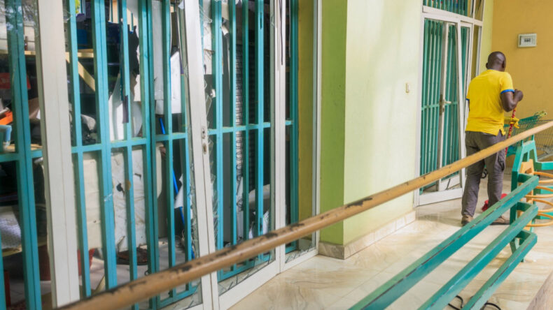 M&uuml;himmat deposunda patlama: Onlarca &ouml;l&uuml; ve yaralı var