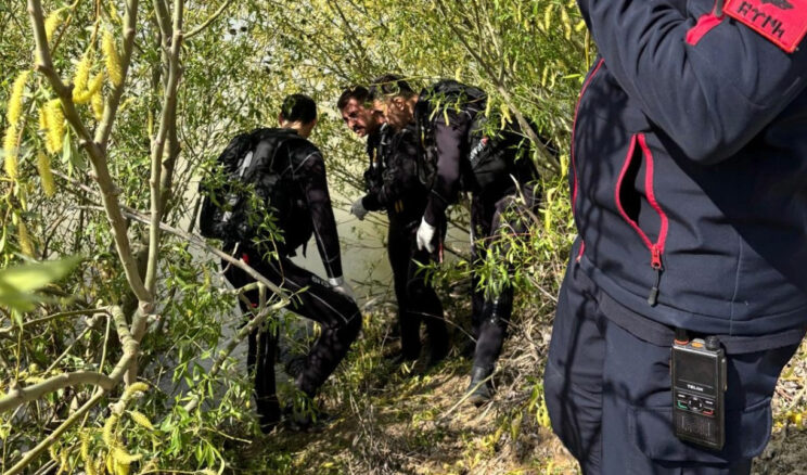 Nehirden ceset &ccedil;ıktı