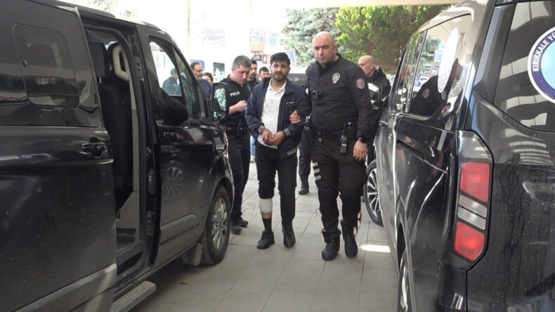 Nikahsız D&uuml;nya Getirdikleri Bebekleriyle Fotoğraf Paylaşan &Ccedil;ift Bı&ccedil;aklandı