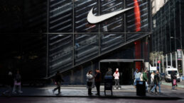 Nike&rsquo;ta alarm: Hisseler 12 yılın dibinde