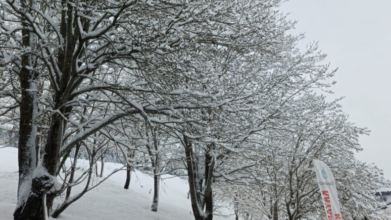 Nisan sonunda kış geri d&ouml;nd&uuml;: Kar kalınlığı 1 metreyi buldu