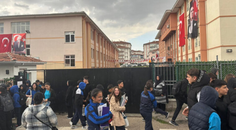 Okulda Silaha Karşı Poşetli &Ouml;nlem!