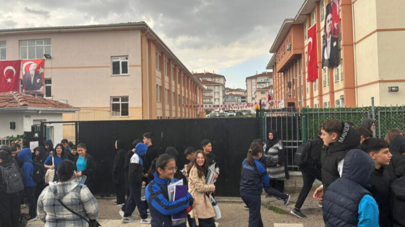 Okulda Silaha Karşı Poşetli &Ouml;nlem!