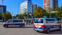 Otob&uuml;s S&uuml;permarkete Girdi: &Ouml;l&uuml; ve Yaralılar Var