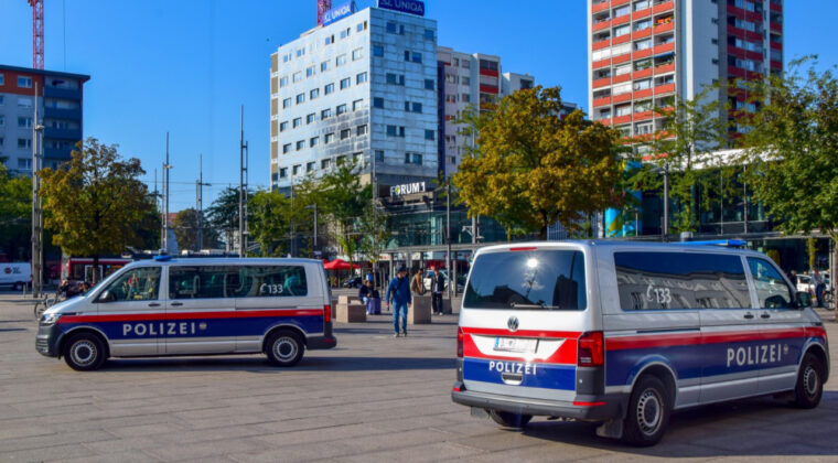Otob&uuml;s S&uuml;permarkete Girdi: &Ouml;l&uuml; ve Yaralılar Var