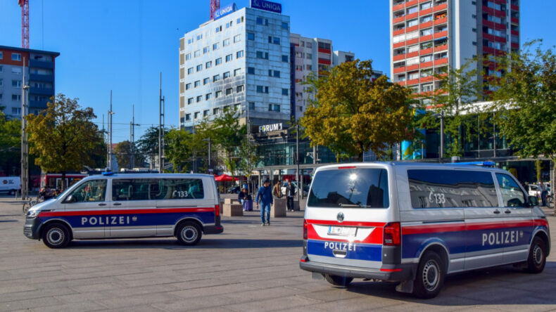 Otob&uuml;s S&uuml;permarkete Girdi: &Ouml;l&uuml; ve Yaralılar Var