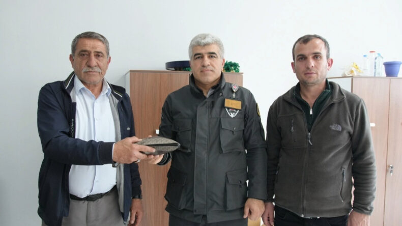 Otobüste unutulan 600 bin liralık altın dolu çanta sahibine teslim edildi