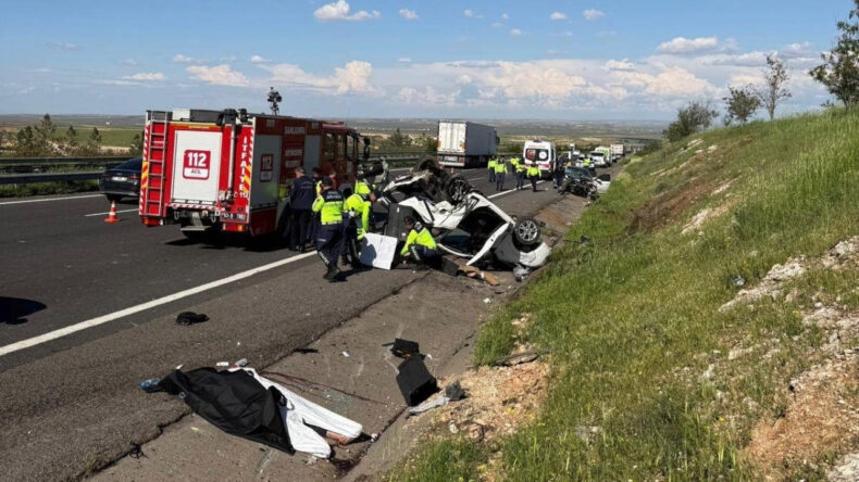 Otogara gidiyorlardı: Şanlıurfa&rsquo;da feci kaza 3 can aldı