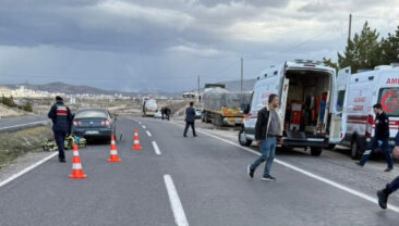 Otomobil ile TIR &ccedil;arpıştı: &Ccedil;ocuk &ouml;ld&uuml;, anne ve baba yaralandı