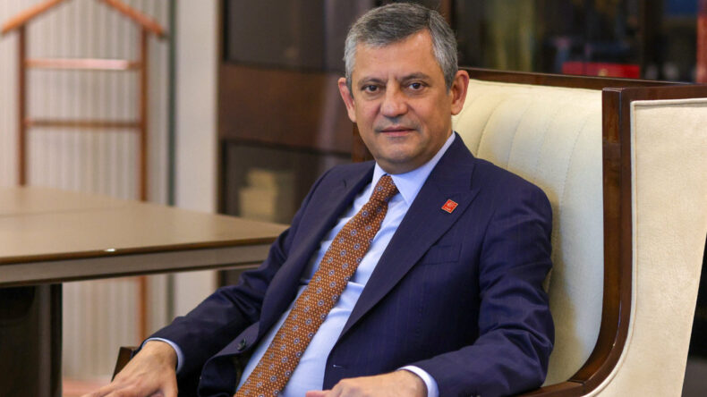 &Ouml;zel 'Bulsunlar' dedi: AKP'de kurtulabileceklerin sayısı bir elin parmağını ge&ccedil;mez