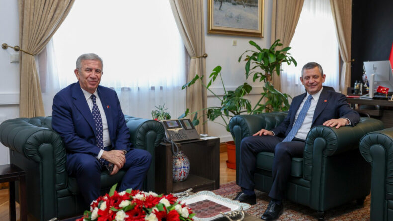 &Ouml;zel ve Yavaş Meclis'te g&ouml;r&uuml;şt&uuml;