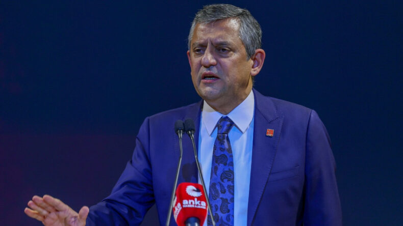 &Ouml;zel'den Adıg&uuml;zel i&ccedil;in miting