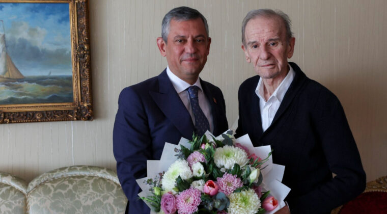 &Ouml;zel'den Cevdet Selvi ve Ahmet Telli'ye ziyaret