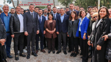 &Ouml;zg&uuml;r &Ouml;zel'den Cezaevi Ziyareti