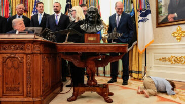 Oval Ofis'i birbirine kattı: Trump bile şaşkına d&ouml;nd&uuml;