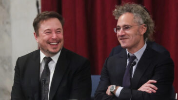 Palantir CEO'su: Bu iki &ouml;zelliğe sahip olanlar işsiz kalmayacak
