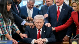 Papa'dan Trump'a 'dini istismar etme' su&ccedil;laması