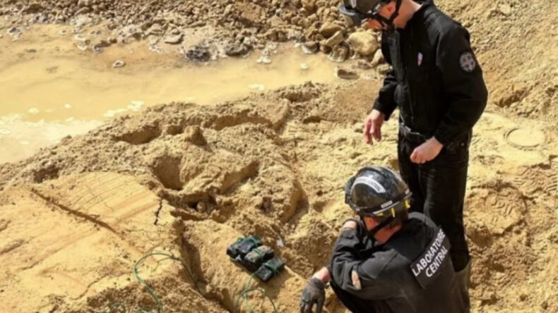 Paris'te bomba paniği: Binlerce kişi tahliye edildi