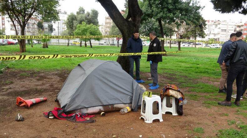 Parka kurduğu &ccedil;adırda &ouml;l&uuml; bulundu