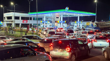 Petrol Fiyatları U&ccedil;tu, Toplu Taşıma &Uuml;cretsiz Oldu
