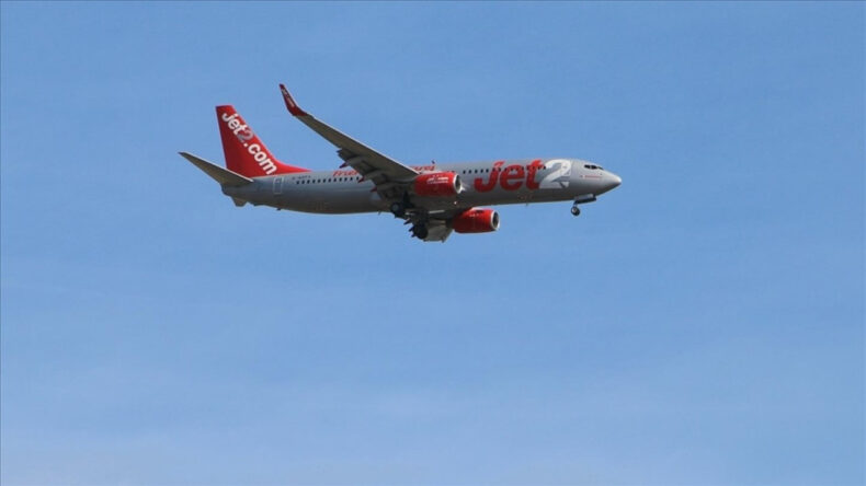 Pilotu rahatsızlanan u&ccedil;ak Antalya&rsquo;ya acil iniş yaptı