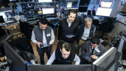 Piyasalar H&uuml;rm&uuml;z&rsquo;&uuml; izliyor