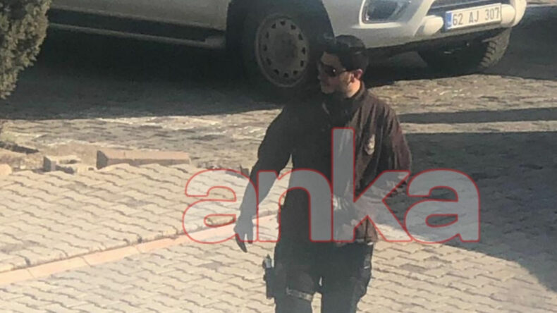 "Silaha merakım yok" diyen Mustafa T&uuml;rkay Sonel'in tabancalı fotoğrafı &ccedil;ıktı