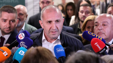 Radev&rsquo;in koalisyonu Bulgaristan se&ccedil;imlerinde fark attı