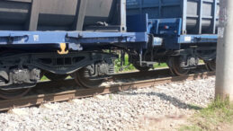 Raylardan Ge&ccedil;mek İsterken Tren &Ccedil;arptı