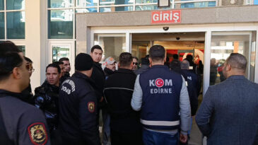 R&uuml;şvet davasında ilk duruşmada tahliye