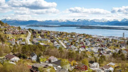 Sahil K&ouml;y&uuml; Yıkılma Riskiyle Karşı Karşıya