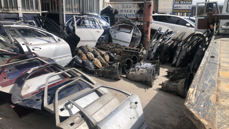 Sakarya&rsquo;da Ka&ccedil;ak Oto Par&ccedil;a Operasyonu: 105 Par&ccedil;a Ele Ge&ccedil;irildi