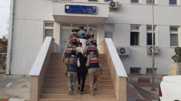 Şanlıurfa'da G&ouml;&ccedil;men Ka&ccedil;ak&ccedil;ılığı Operasyonu: 18 Ş&uuml;pheli Yakalandı