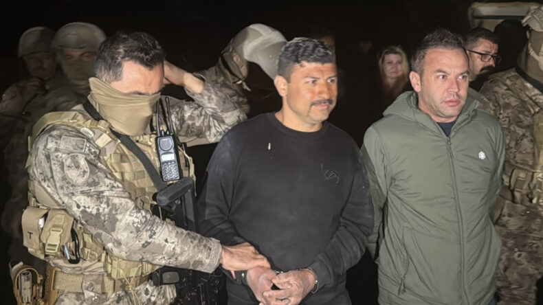 Şiddet İhbarına Giden Polislere Ateş A&ccedil;tı: Yaralılar Var