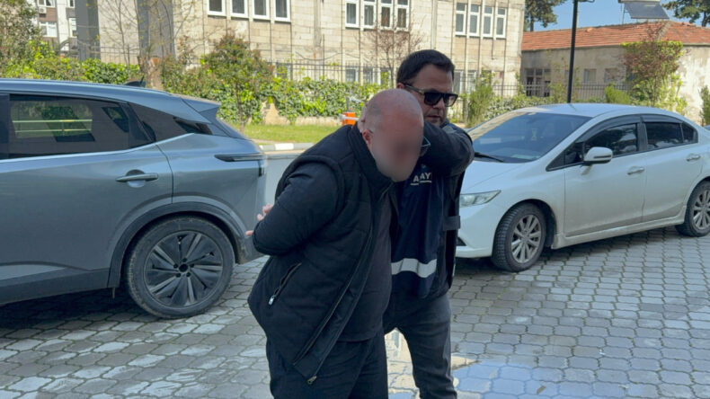 Silahlı saldırıdan aranırken &ccedil;elik yelekle yakalandılar