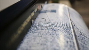 Simav gece boyunca sallandı: 16 saatte 127 art&ccedil;ı deprem