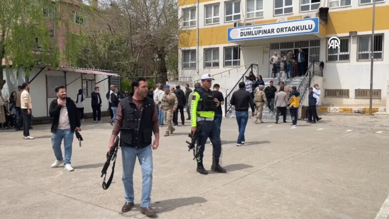 Siverek'te ortaokula saldırı! Şanlıurfa Valiliği'nden a&ccedil;ıklama geldi